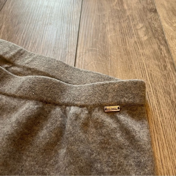 St. John Cropped Gray Sweat Pants - Picture 3 of 5